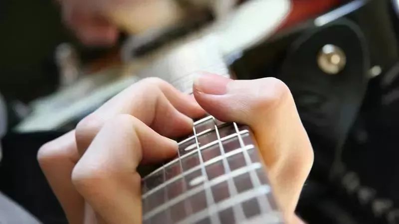 吉他教程入門基礎知識-吉他指法圖解入門