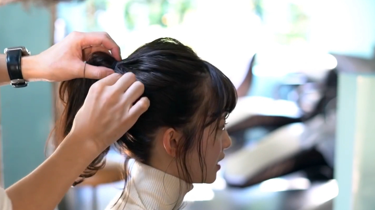 簡(jiǎn)單編發(fā)教程中長(zhǎng)發(fā)