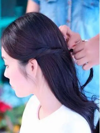 簡(jiǎn)單編發(fā)教程中長(zhǎng)發(fā)-中長(zhǎng)頭發(fā)的編法簡(jiǎn)單易學(xué) 簡(jiǎn)單編發(fā)教程中長(zhǎng)發(fā)-中長(zhǎng)頭發(fā)的編法簡(jiǎn)單易學(xué)