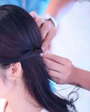 簡(jiǎn)單編發(fā)教程中長(zhǎng)發(fā)-中長(zhǎng)頭發(fā)的編法簡(jiǎn)單易學(xué) 簡(jiǎn)單編發(fā)教程中長(zhǎng)發(fā)-中長(zhǎng)頭發(fā)的編法簡(jiǎn)單易學(xué)