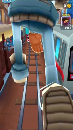 地鐵跑酷巨人版(Subway Surf)